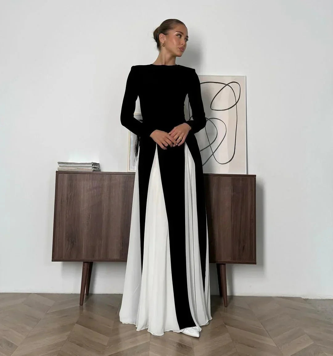 Vestido largo negro plisado para mujer