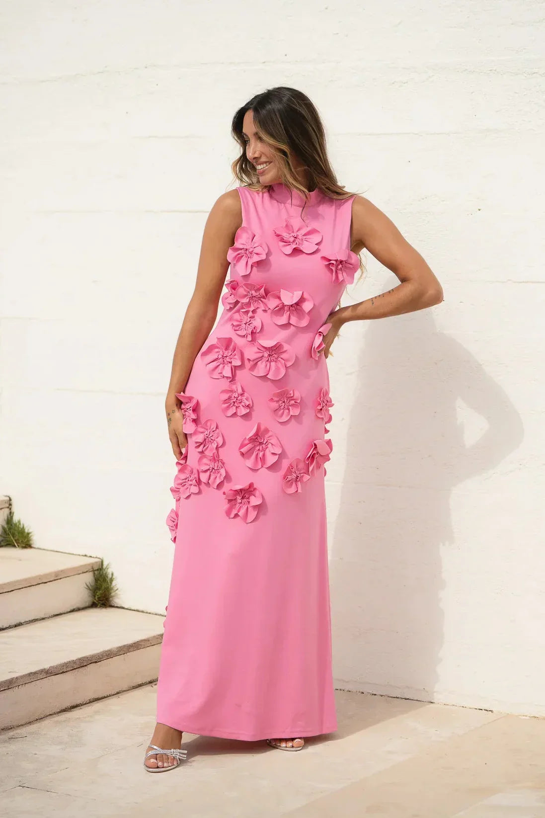 Vestido largo de mujer rosa sin mangas floreado