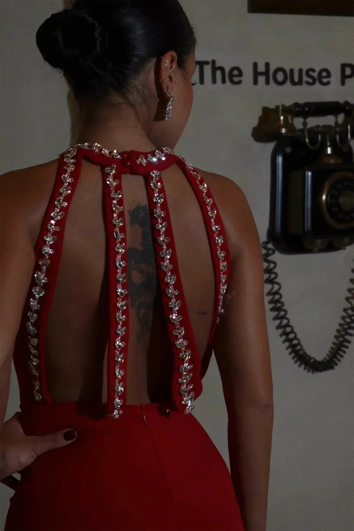 Vestido largo mujer rojo con tirantes de perlas