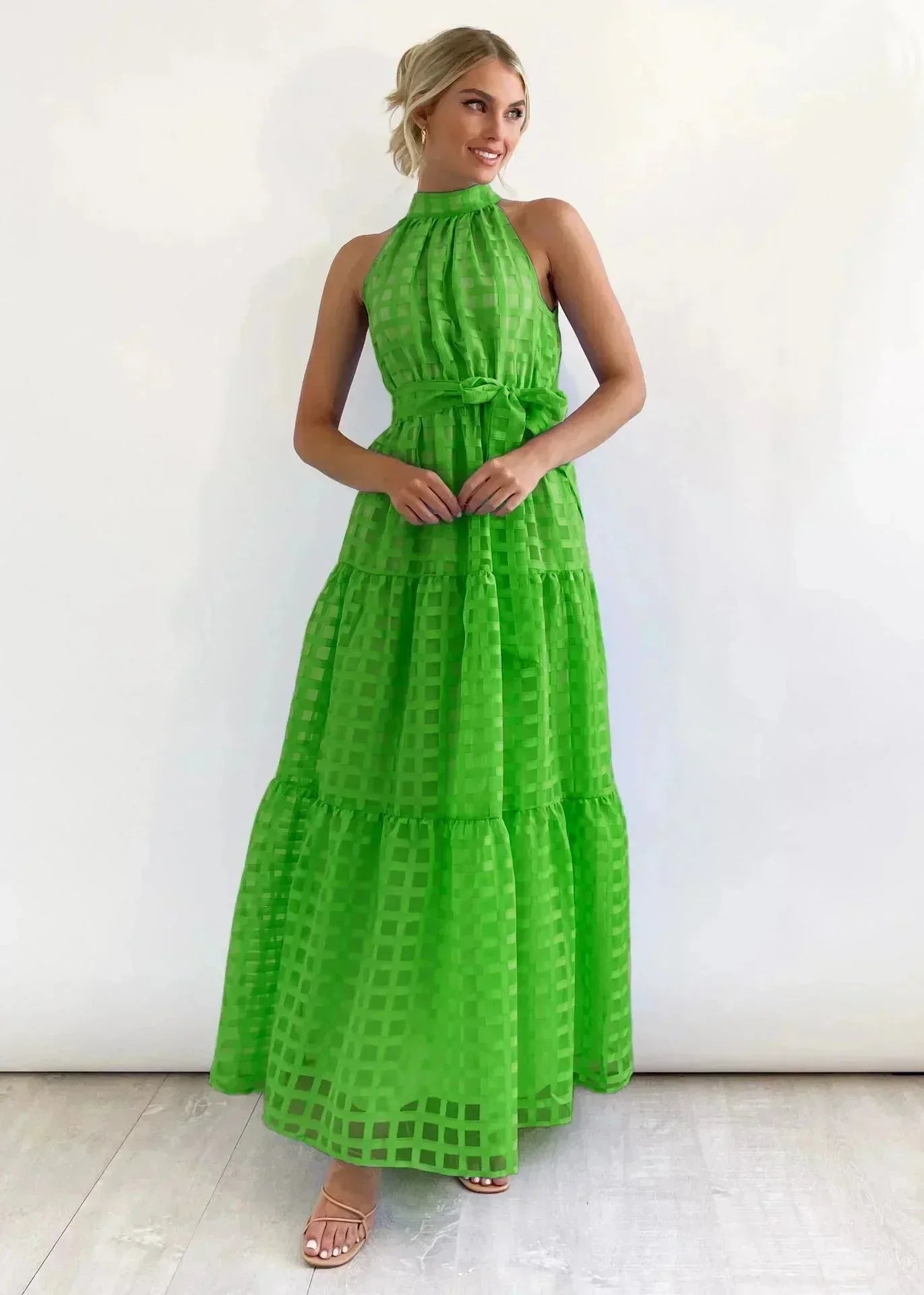 Vestido largo de mujer sin mangas con estampado chic y cinturón
