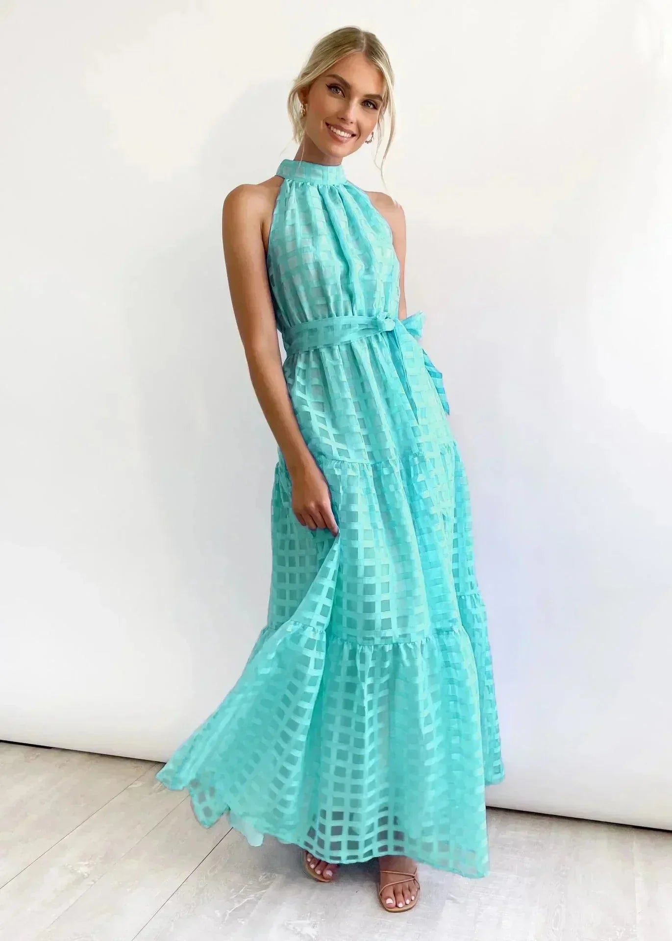Vestido largo de mujer sin mangas con estampado chic y cinturón
