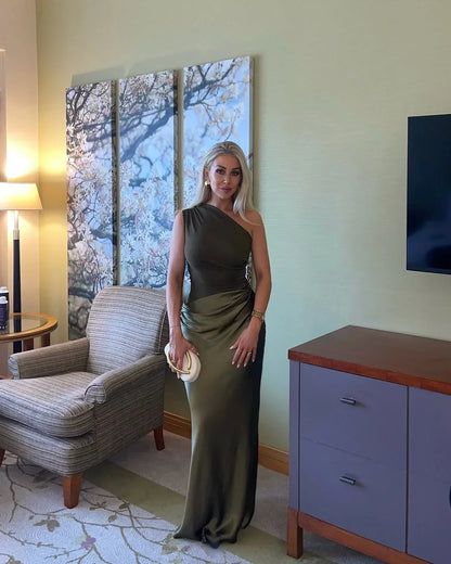 Vestido largo de mujer de satén asimétrico