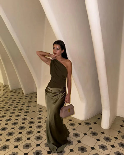 Vestido largo de mujer de satén asimétrico