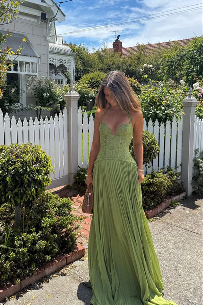 Vestido largo de mujer verde plisado con corsé
