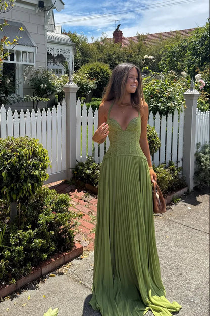 Vestido largo de mujer verde plisado con corsé