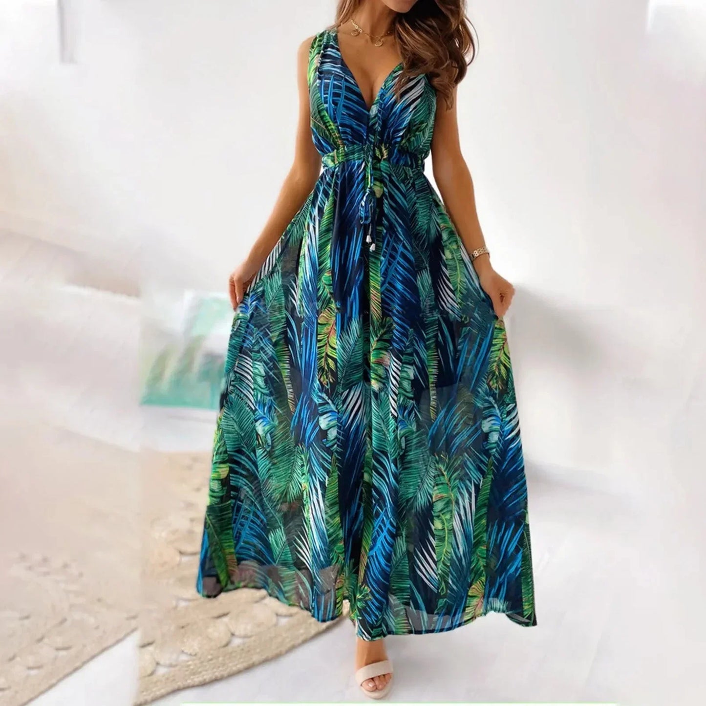 Vestido largo de mujer sin mangas con estampado tropical