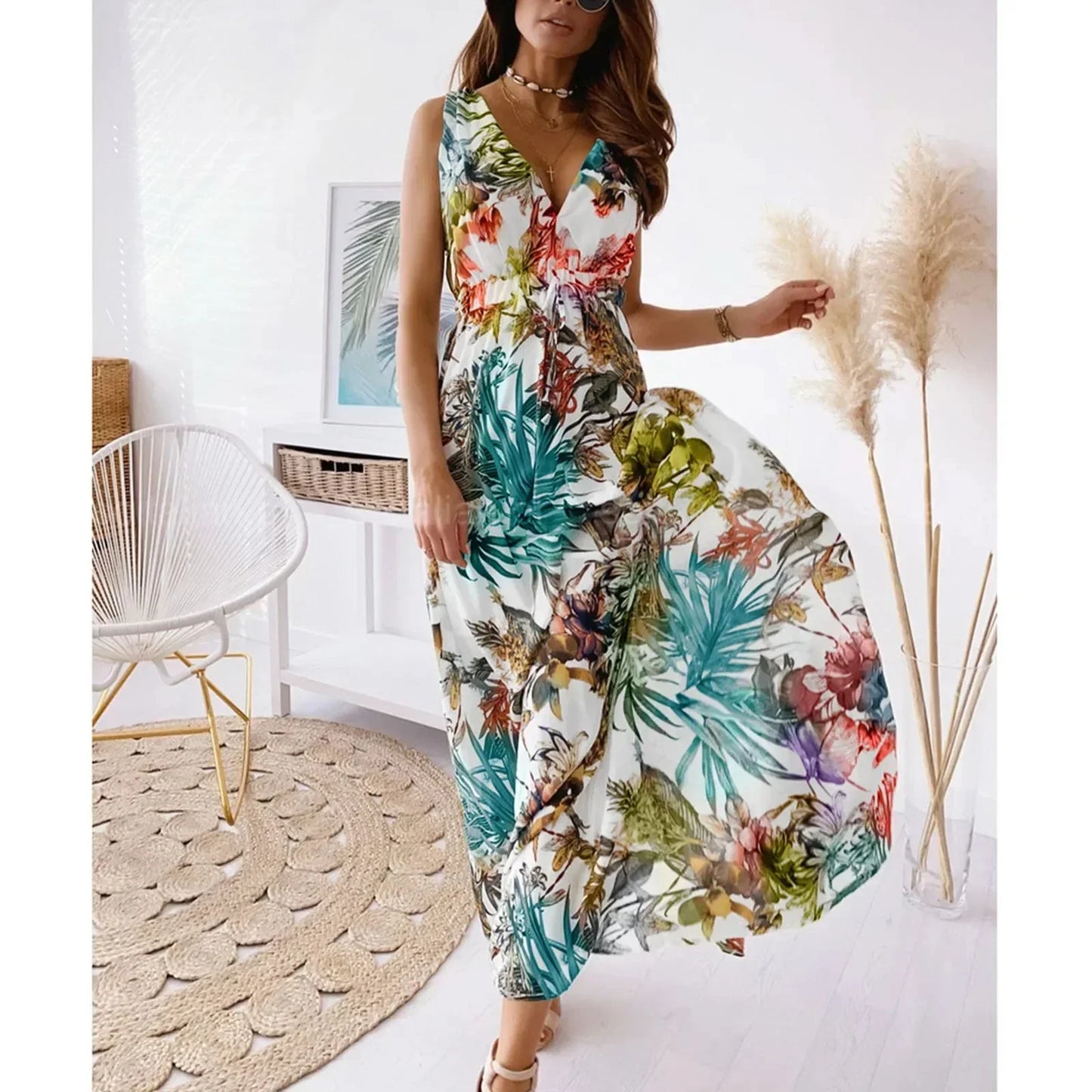Vestido largo de mujer sin mangas con estampado tropical