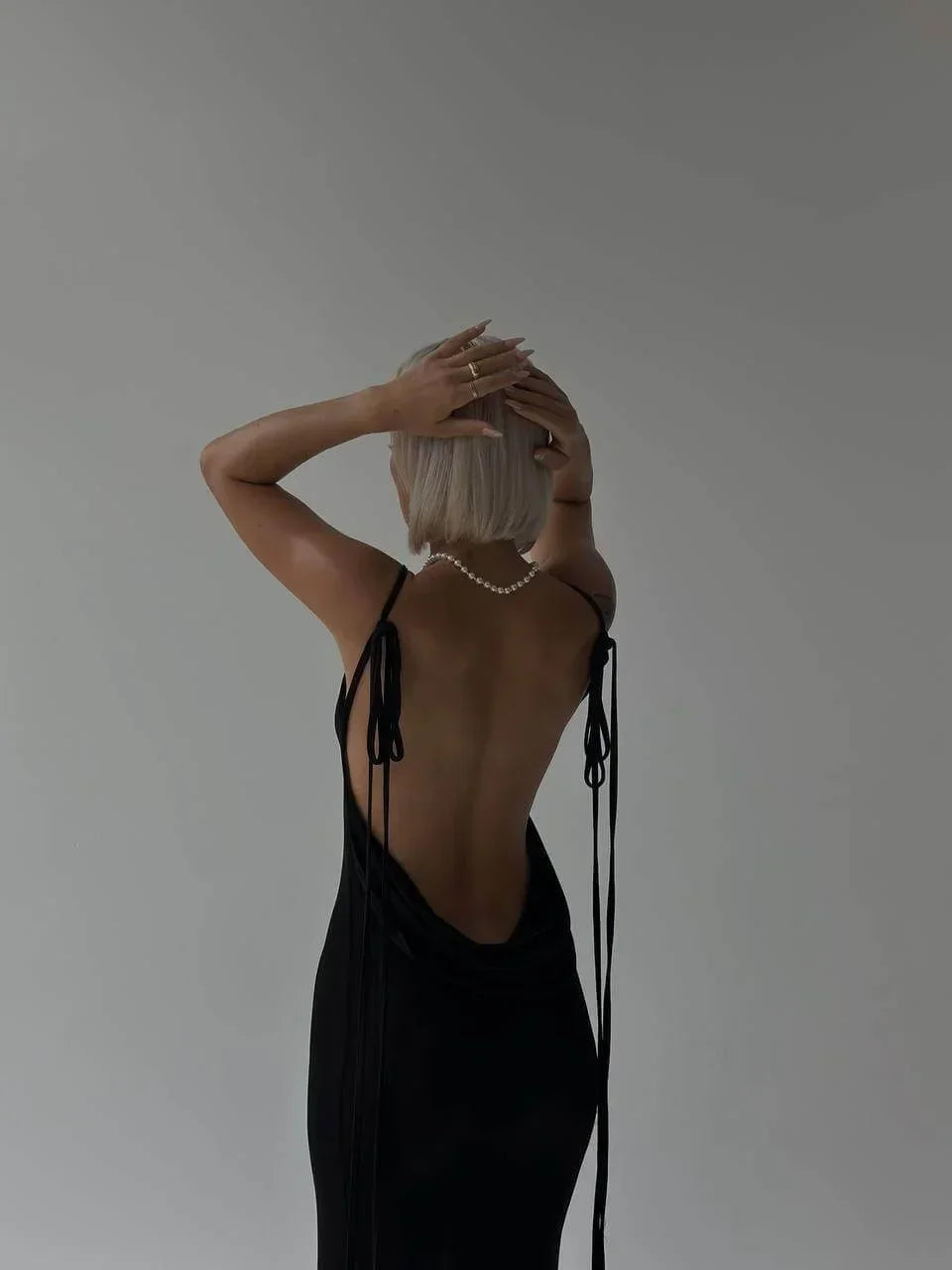 Vestido largo elegante espalda descubierta con tiras ajustables