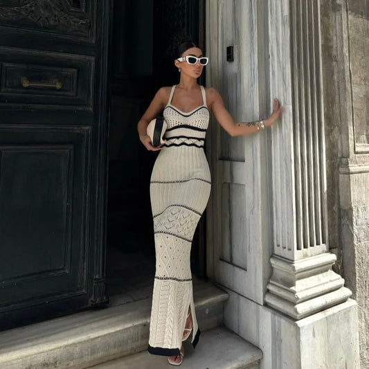 Vestido largo ceñido crudo con detalles calados