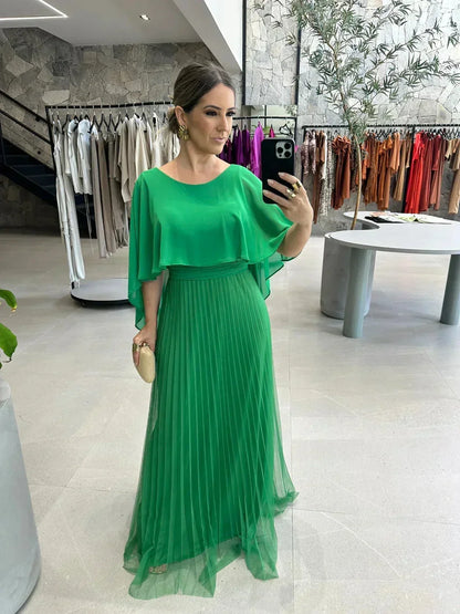 Vestido largo plisado de mujer con mangas fluidas y cuello redondo