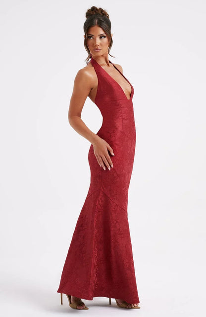 Vestido largo rojo cuello halter con lazo de noche