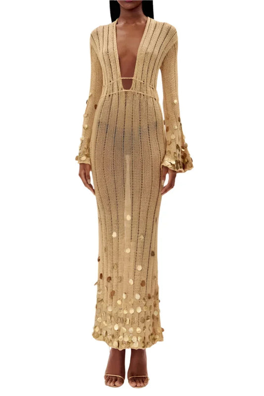 Vestido largo de mujer dorado con lentejuelas y mangas largas