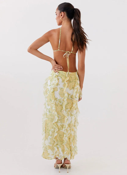 Vestido largo con volantes y estampado floral amarillo