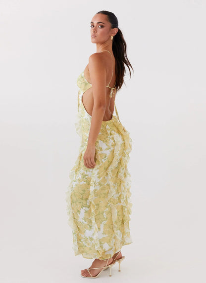 Vestido largo con volantes y estampado floral amarillo