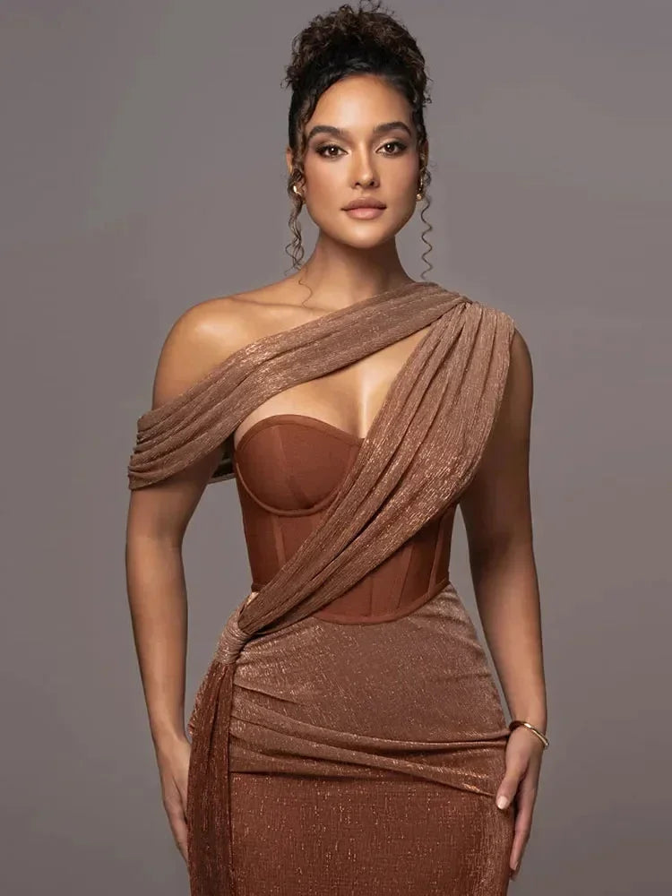 Vestido largo de noche asimétrico brillante con tirante