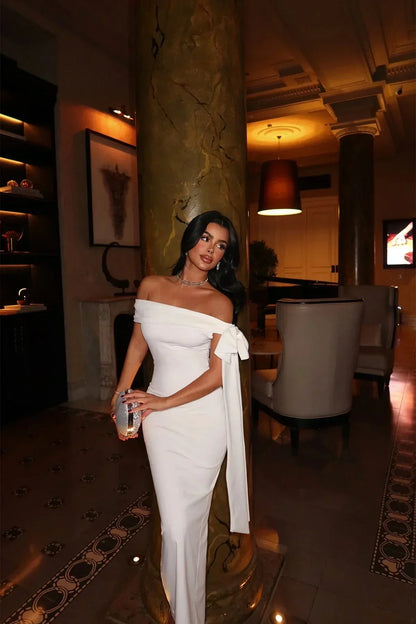 Vestido largo blanco Hombros descubiertos con lazo