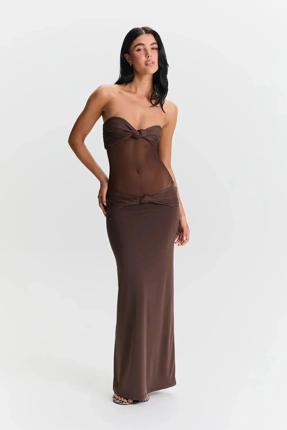 Vestido largo palabra de honor con transparencias y lazos
