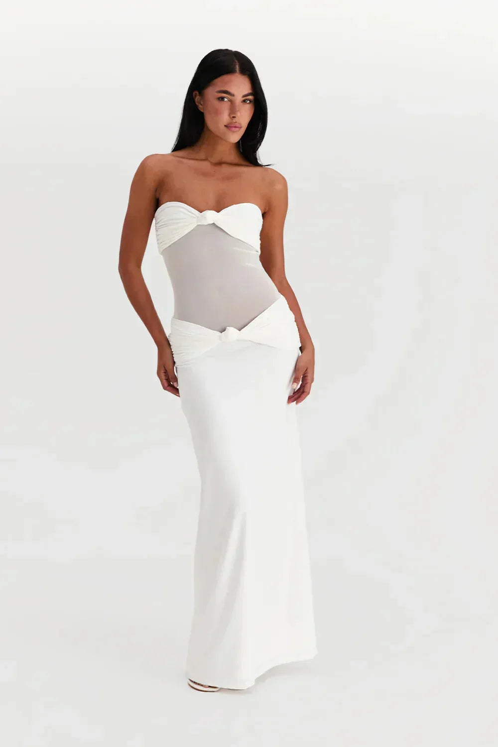 Vestido largo palabra de honor con transparencias y lazos