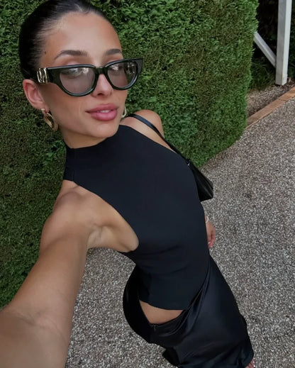 Vestido largo de noche con cuello halter y recortes drapeados