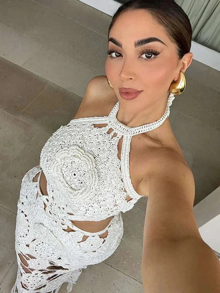 Vestido largo de crochet blanco sin mangas con aberturas para verano