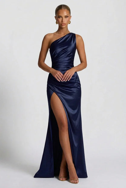 Vestido largo de mujer de satén con abertura