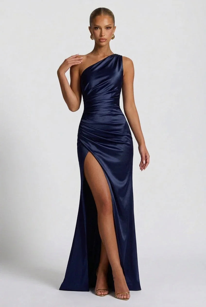 Vestido largo de mujer de satén con abertura
