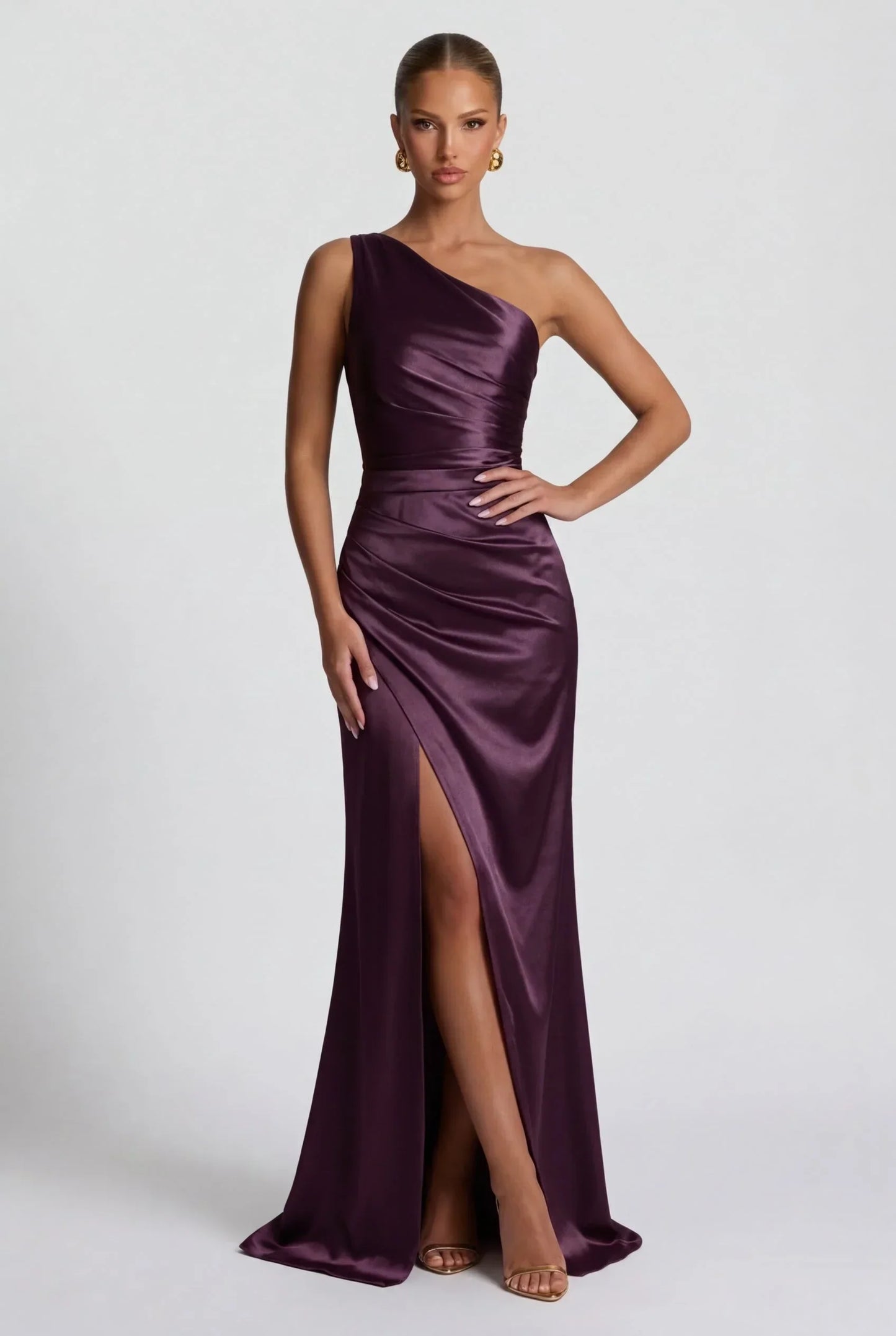 Vestido largo de mujer de satén con abertura