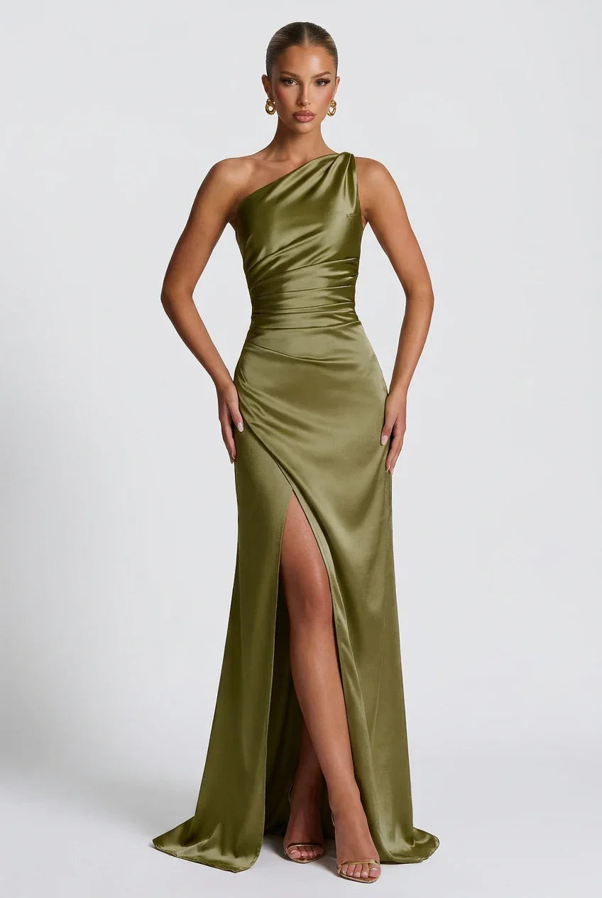 Vestido largo de mujer de satén con abertura