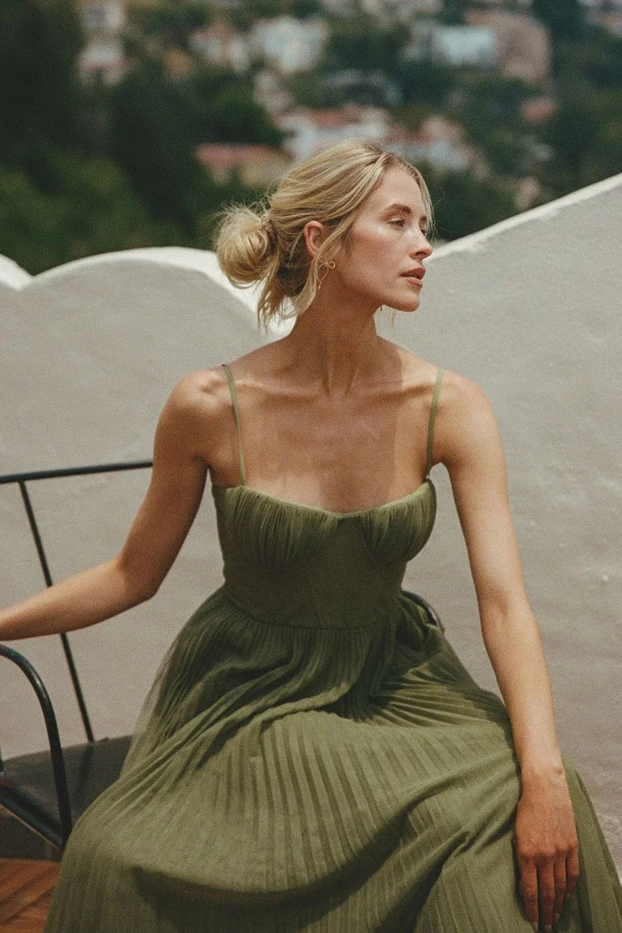 Vestido largo de mujer verde plisado