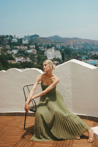 Vestido largo de mujer verde plisado