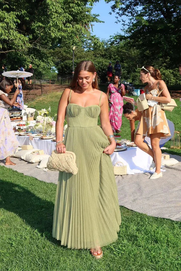 Vestido largo de mujer verde plisado
