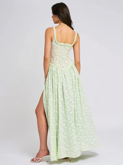 Vestido largo verde con abertura y corsé floreado para fiesta de verano