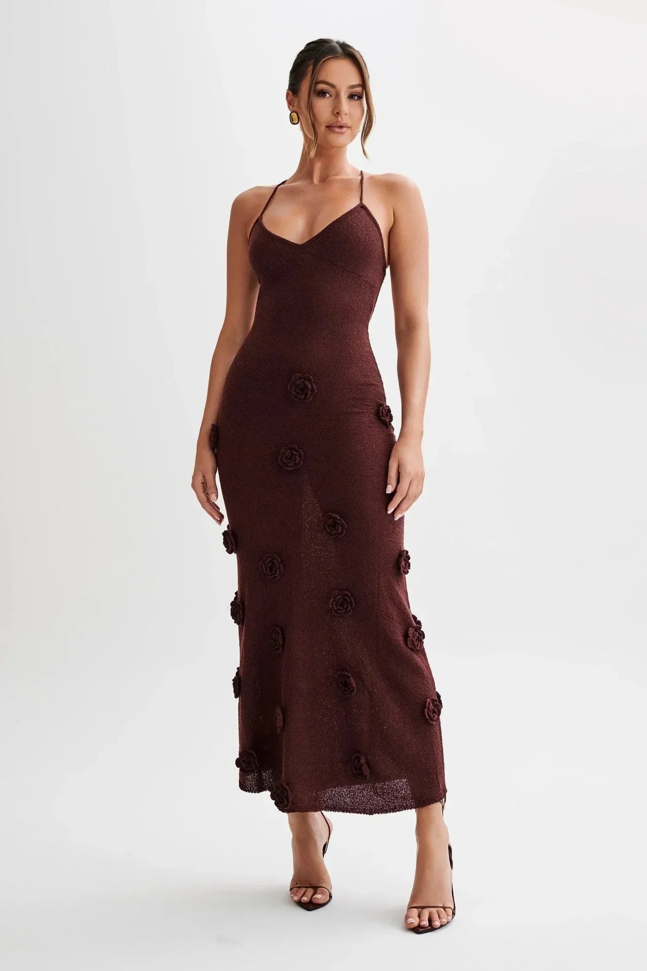 Vestido largo de mujer con flores y tirantes finos