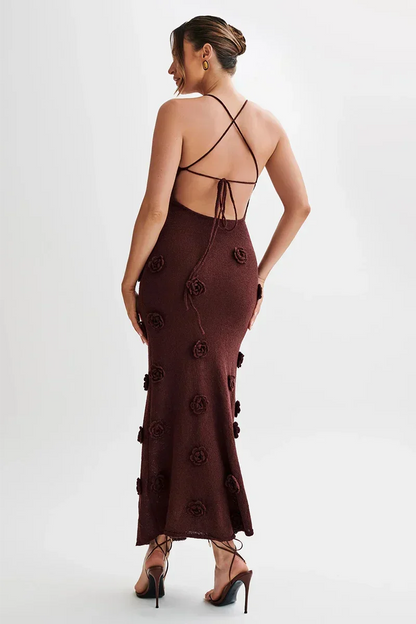 Vestido largo de mujer con flores y tirantes finos