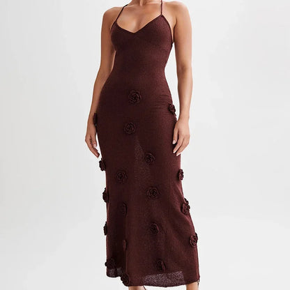 Vestido largo de mujer con flores y tirantes finos