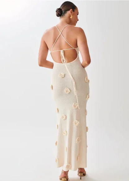 Vestido largo de mujer con flores y tirantes finos