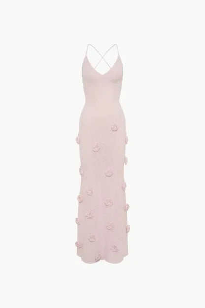 Vestido largo de noche con tirantes finos y detalles florales