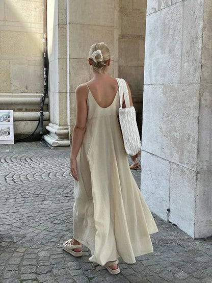 Vestido largo fluido de mujer con tirantes finos y volantes