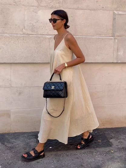 Vestido largo fluido de mujer con tirantes finos y volantes