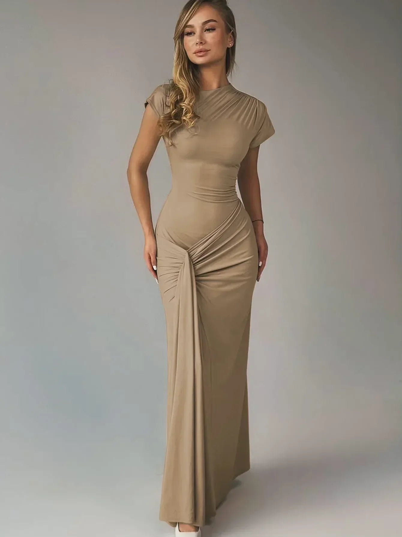 Vestido largo fluido de mujer fruncido con mangas cortas para fiesta