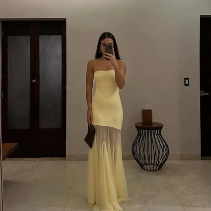 Vestido largo de mujer amarillo sin tirantes con falda transparente