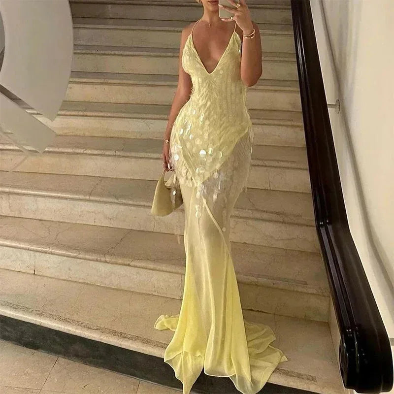 Vestido largo amarillo con lentejuelas espalda cruzada escote en V