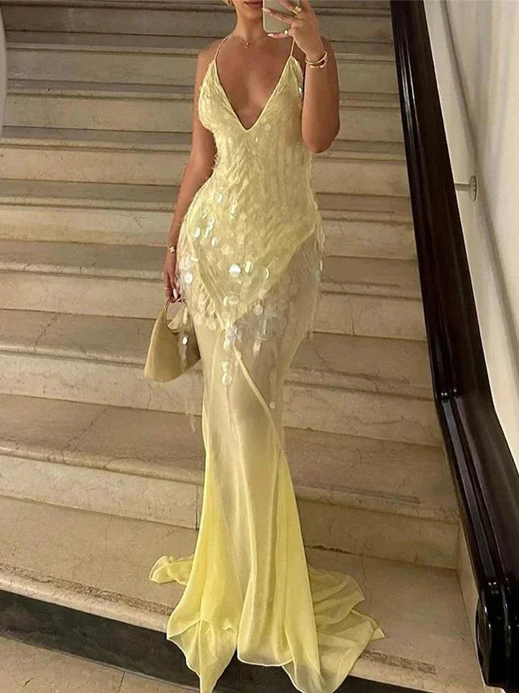 Vestido largo amarillo con lentejuelas espalda cruzada escote en V