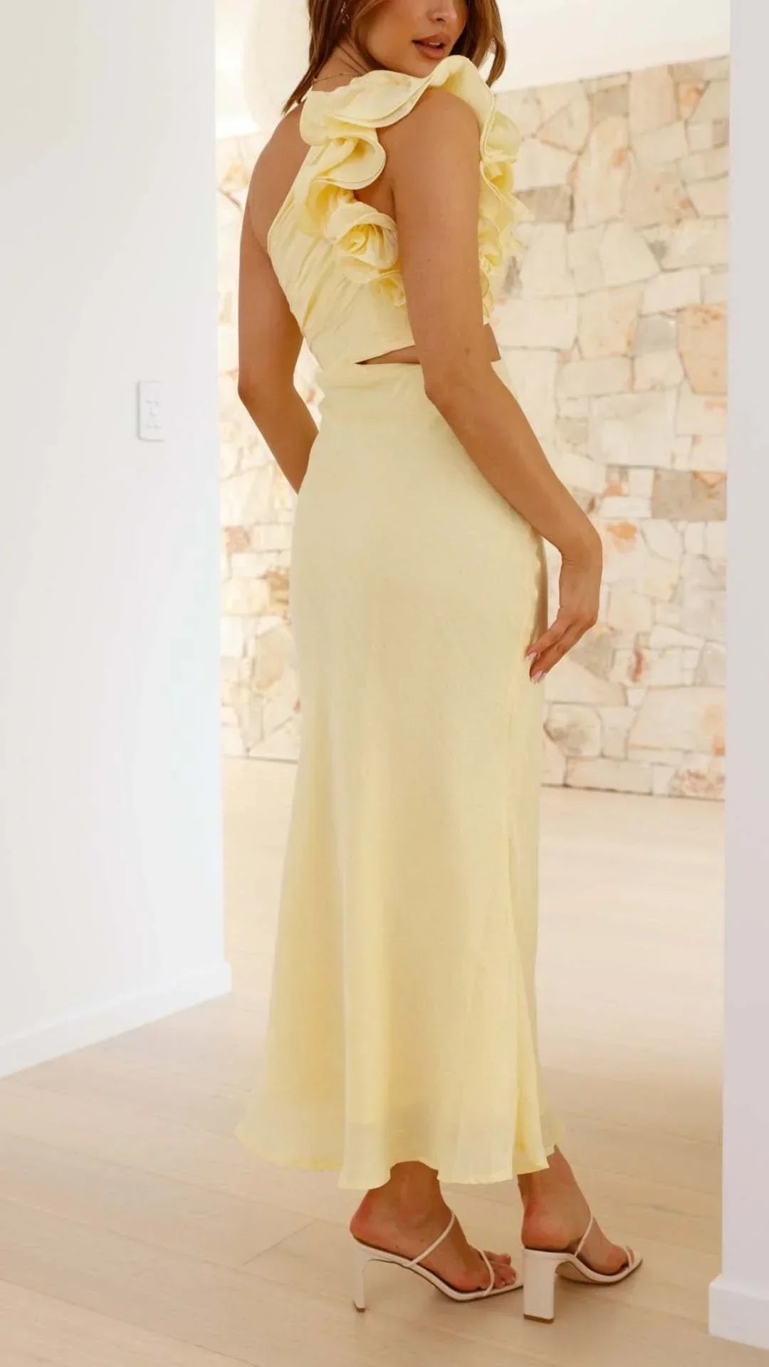 Vestido largo mujer asimétrico amarillo para noches elegantes