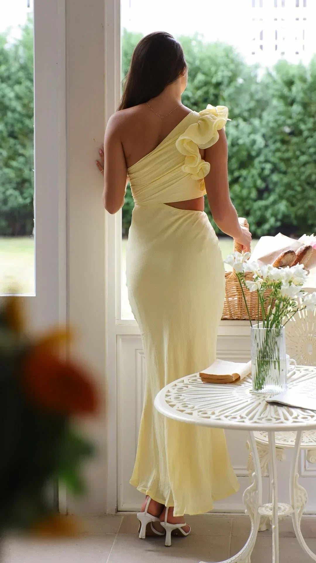 Vestido largo mujer asimétrico amarillo para noches elegantes