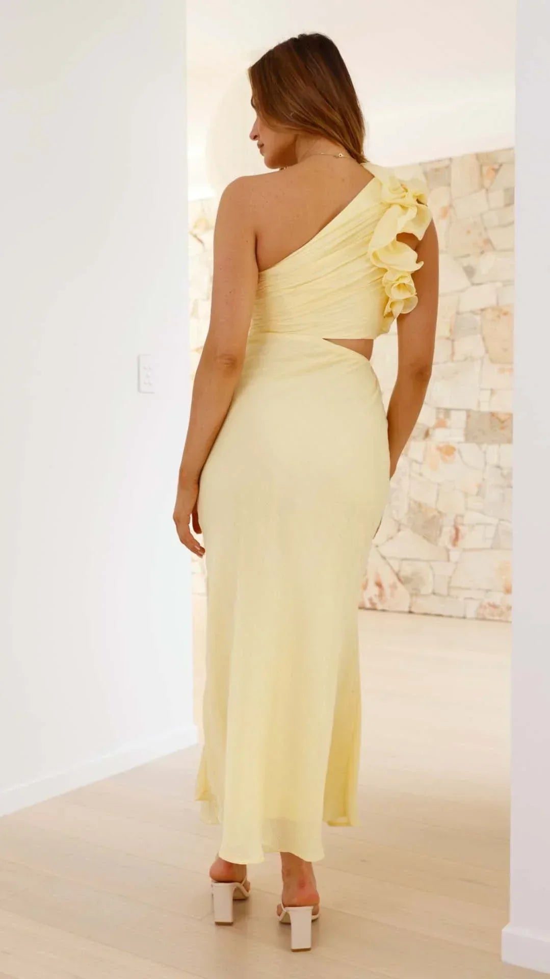 Vestido largo mujer asimétrico amarillo para noches elegantes