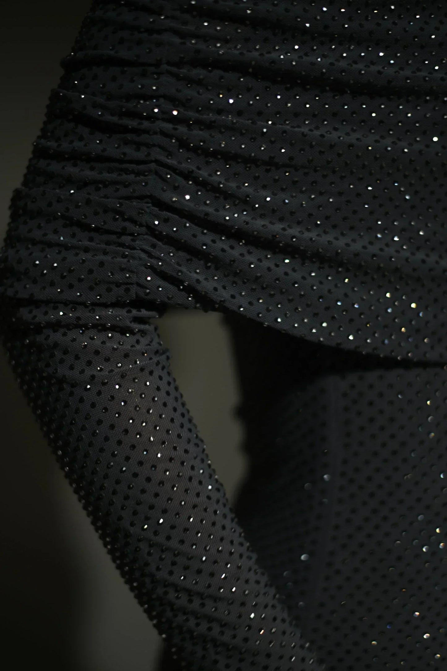 Vestido largo brillante mangas largas Hombros descubiertos