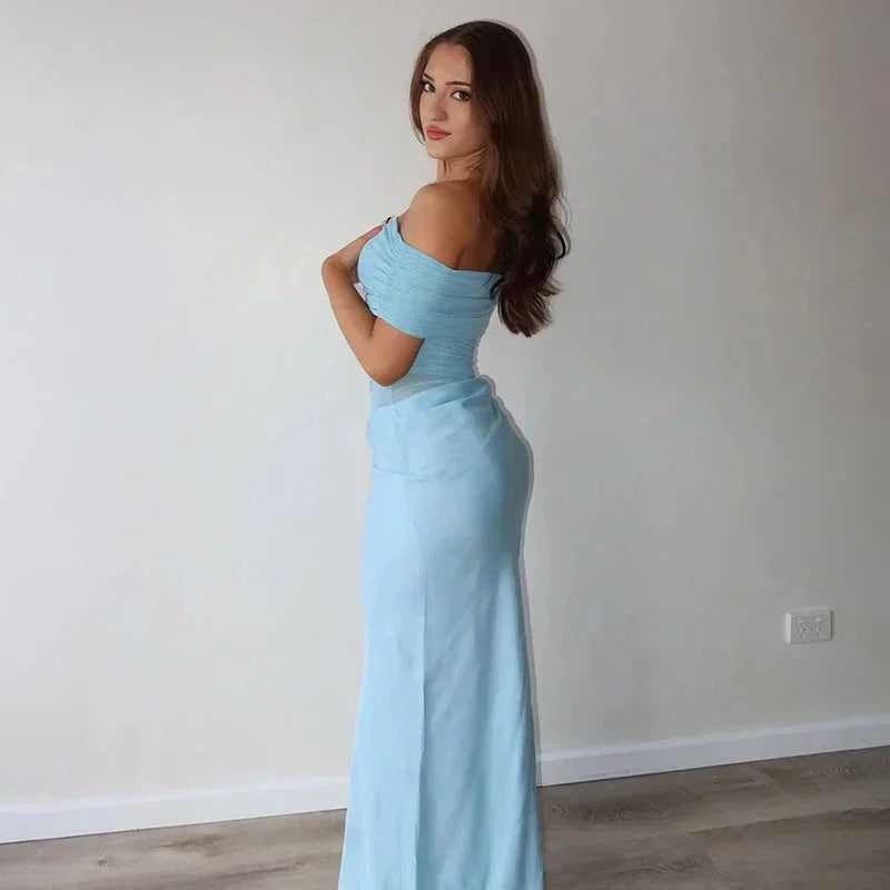 Vestido largo de mujer fluido con Hombros descubiertos y aberturas