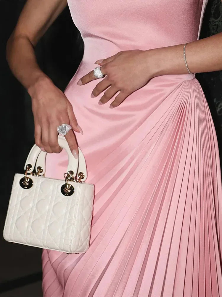 Vestido largo mujer rosa plisado con cuello asimétrico ceremonia