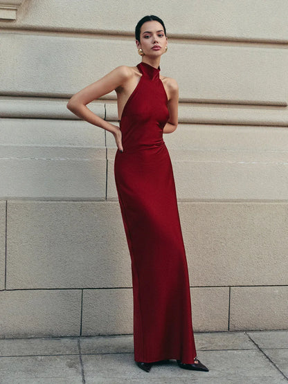Vestido largo de mujer rojo de espalda descubierta con lazo largo